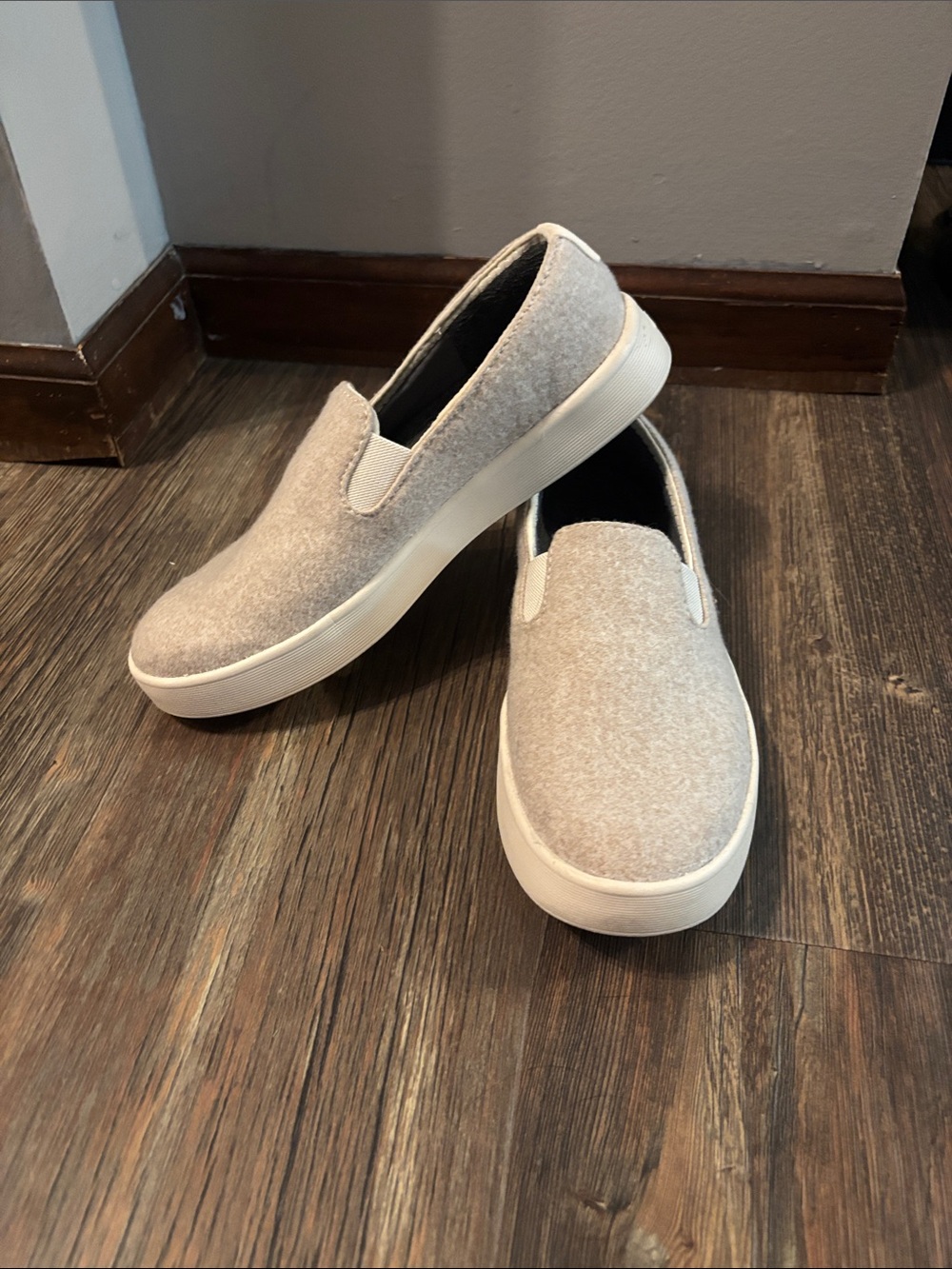 Women’s size 9. Allbirds Wool Cruiser Slip-on Rugged beige